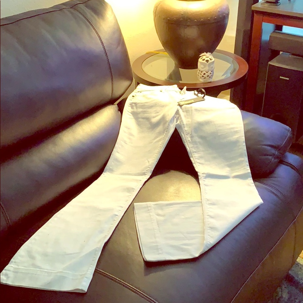 White EXPRESS FLARE Jeans 👖❤️ O.B.O